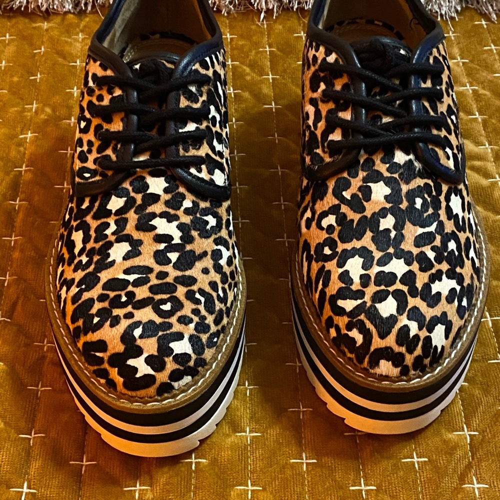 New w/o tags Gianni Bini leopard print platforms.